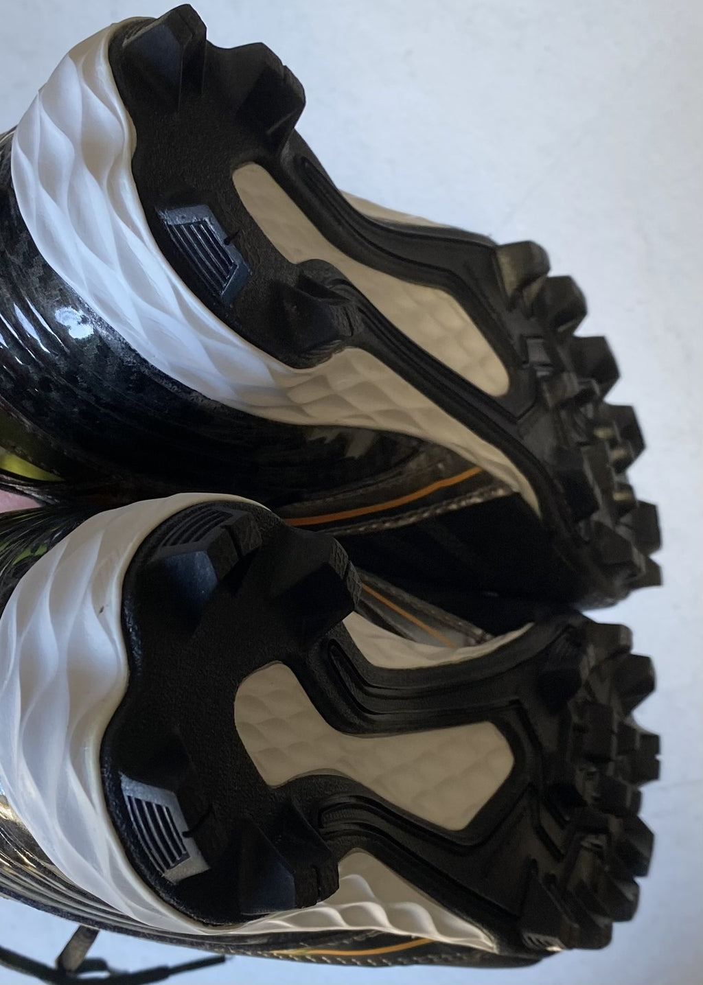 New RAWLINGS Men's Size 9.5 BASEBALL CLEATS Black w/ Neon Yellow NWT Softball